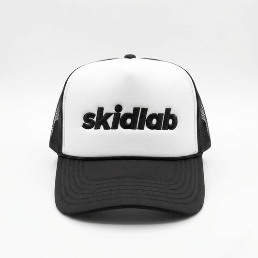 SKIDLAB CORE TRUCKER (FLAT EMBROIDERY)